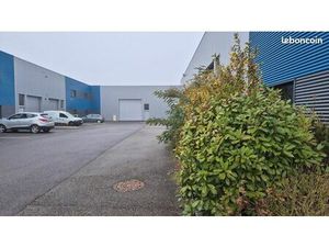 Hall d’activité - 692 60 m²