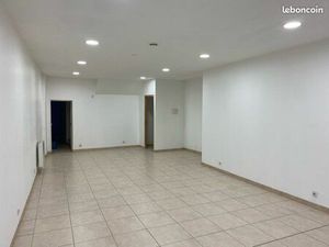 À LOUER – Local commercial 50 m² – Villeneuve-sur-Yonne