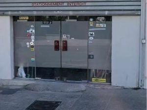 Local commercial 186 m² – Axe passant – idéal atelier / commerce / stockage – Carpentras