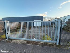 À LOUER – Local de stockage 90 m² avec parking privatif