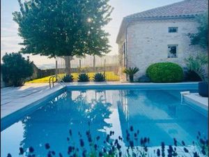 Maison 8 pièces 230m2