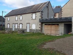 Maison dans petit village calme