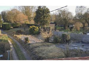 Terrain constructible dans un cocon de verdure