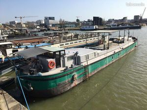 Péniche Freycinet 30m – T5 de 120m2 + 60 m2 terrasse- Style de vie unique au cœur de Borde