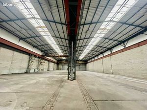 Local industriel 2 581 m²