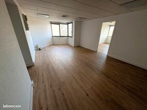 Bordeaux Mériadeck – Local professionnel 60 m² – Résidence Les Jardins de Gambetta