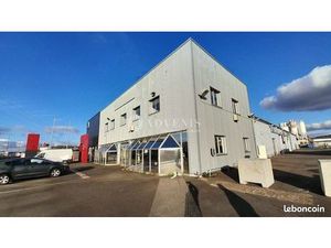 Local commercial 1 955 m²