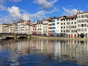 Petit Bayonne – Cession de droit au bail avec grande vitrine  emplacement premium