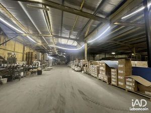 Local 3800 m² BEYCHAC-ET-CAILLAU