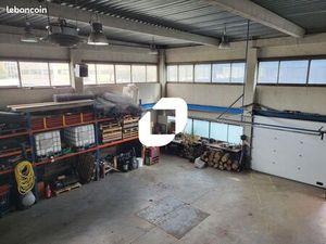 Local d'activité 493 m²