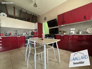 Maison 7 pièces 233 m²