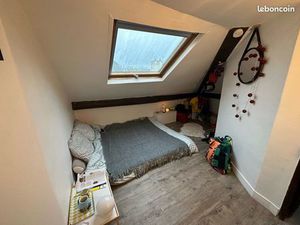 Charmante studette mansardée