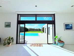 Maison contemporaine avec piscine