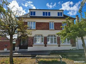 Villers Bretonneux  grande maison de caractère  7 chambres  beaux volumes