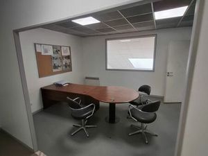 Bureau et salle de réunion