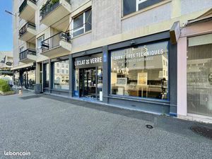 Local bureaux 297 m²