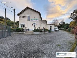 Gîte 950 m² COMPREIGNAC