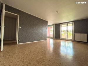 T3 avec balcon et stationnement