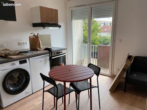 Studio lumineux et central avec parking et balcon