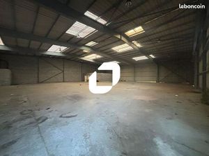 Local industriel 1 200 m²