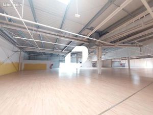 Local commercial 2 000 m²