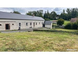 Longère en pierre et paddocks à louer