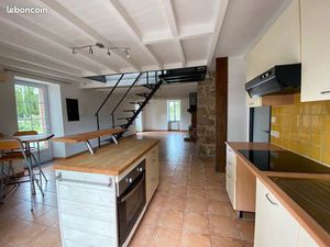 Maison pierrres / poutres tt confort  3 ch + un bureau  dont une suite parentale  cheminée