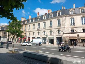 BUREAUX 83m² PLACE GAMBETTA DISPOS DE SUITE