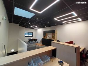 Bureau / Cabinet / Atelier propre / Studio créatif – Neuf & équipé