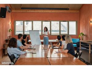 Gare St Jean/Sacrée Coeur: à 3 min  grande salle réunion/formation/évènementiel +parking