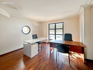 Local commercial 160 m²