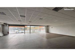 Local commercial 750 m² Saint-Cyr-l'École