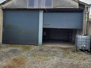 Local de stockage / petit hangar 100 m² – Accès facile – Idéal artisan ou entrepreneur