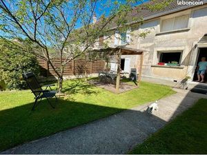 Maison briarde + dépendances