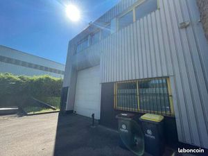 Local d'activité 591 m²