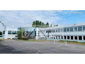 Local logistique 25 000 m²