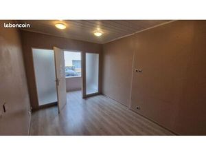 À louer – Local commercial / Profession libérale – Vaux-sur-Seine (axe principal)