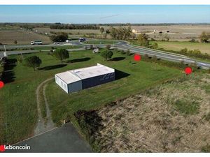 Vend local professionnelle de 160 m² avec terrain de 1859 m2