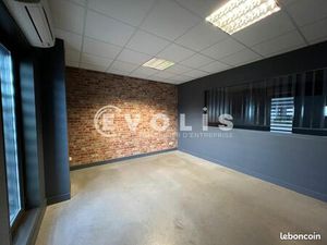 Local d'activité 700 m²