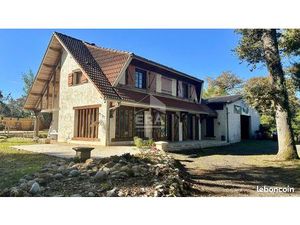 Maison 8 pièces 220 m²