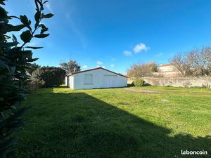 Terrain avec garage à 150 m de la mer