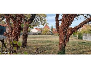 Beau terrain arboré constructible riom