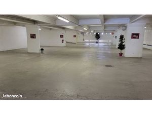 Local 1420m² Centre ville GD QUEVILLY à 4/m2/Mois Ttes Charges Comprises