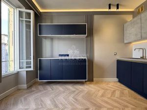 CHARMANT STUDIO AU COEUR DE NICE!