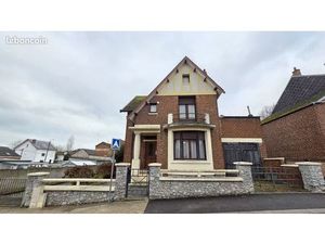 Maison individuelle pleine de charme à rénover située à Fourmies