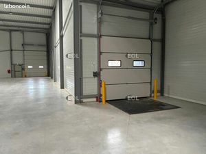 Local industriel 996 m²