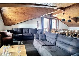 Pour VACANCES EN MONTAGNE  Appartement spacieux pour 12 Personnes  Proche des pistes  Les 