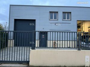 Local d'activité 136 m²