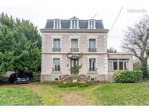 Maison 8 pièces 235 m²