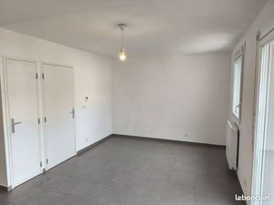 Appartement T1 avec balcon  cave et place de parking